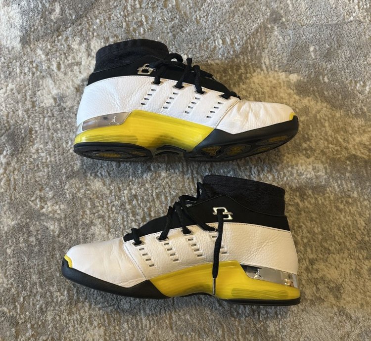 Lightning Air Jordan 17 Low box And Case Included