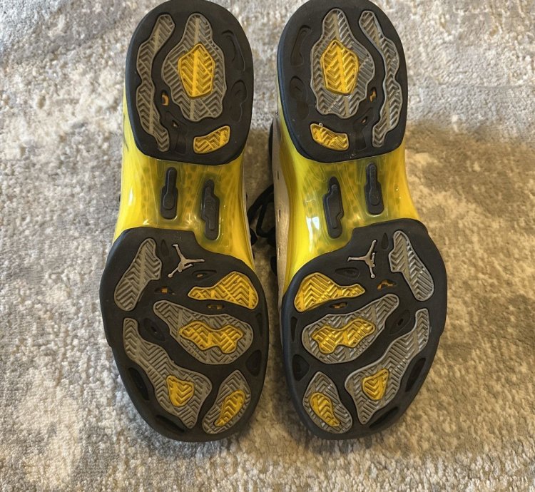 Lightning Air Jordan 17 Low box And Case Included