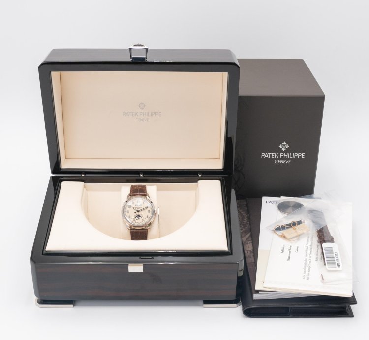 Patek Philippe Perpetual Calendar Grand Complications Perpetual Calendar 40mm 5320g-001 White Gold Cream 2017