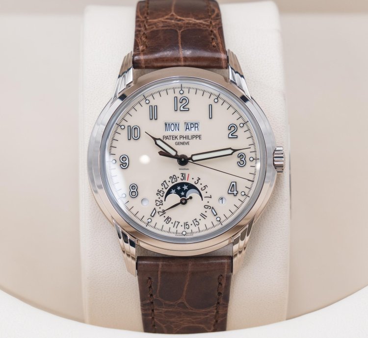 Patek Philippe Perpetual Calendar Grand Complications Perpetual Calendar 40mm 5320g-001 White Gold Cream 2017