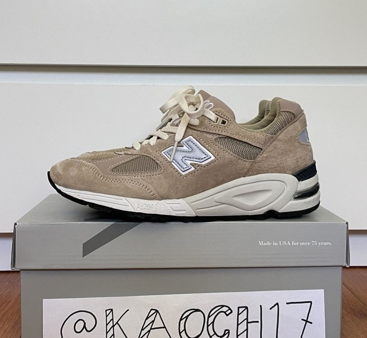 Kith Tannin New Balance 990v2