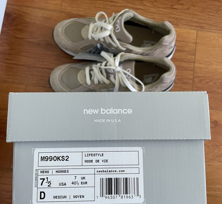 Kith Tannin New Balance 990v2