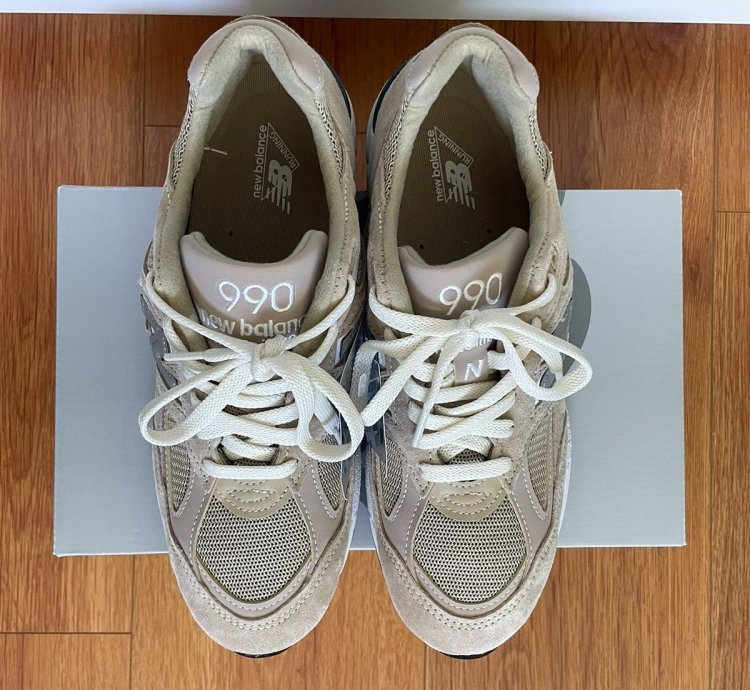 Kith Tannin New Balance 990v2