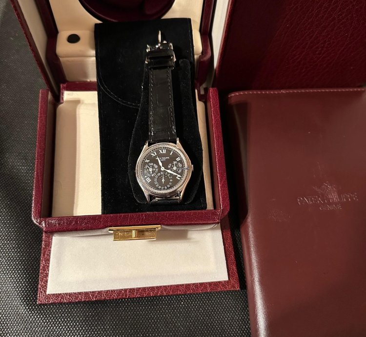 Patek Philippe Perpetual Calendar Limited Edition - Model 5038g - Full Set