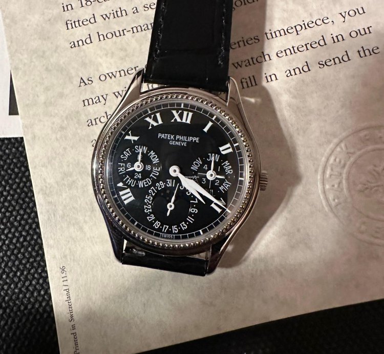 Patek Philippe Perpetual Calendar Limited Edition - Model 5038g - Full Set