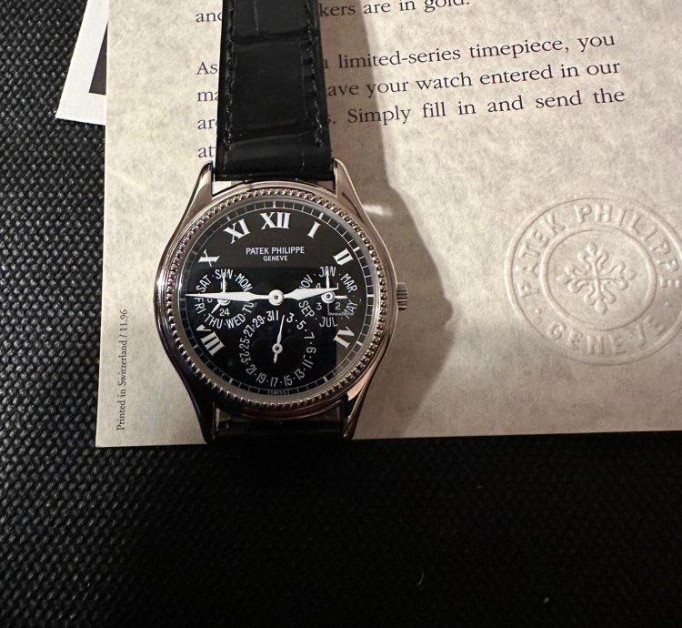 Patek Philippe Perpetual Calendar Limited Edition - Model 5038g - Full Set