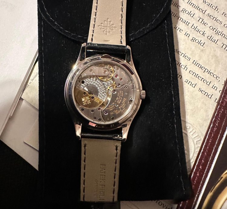 Patek Philippe Perpetual Calendar Limited Edition - Model 5038g - Full Set