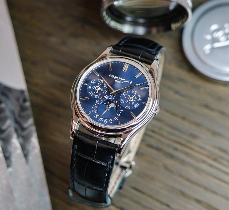 Patek Philippe Perpetual Calendar Platinum Ref 5140p Blue Dial With Exctract Pp