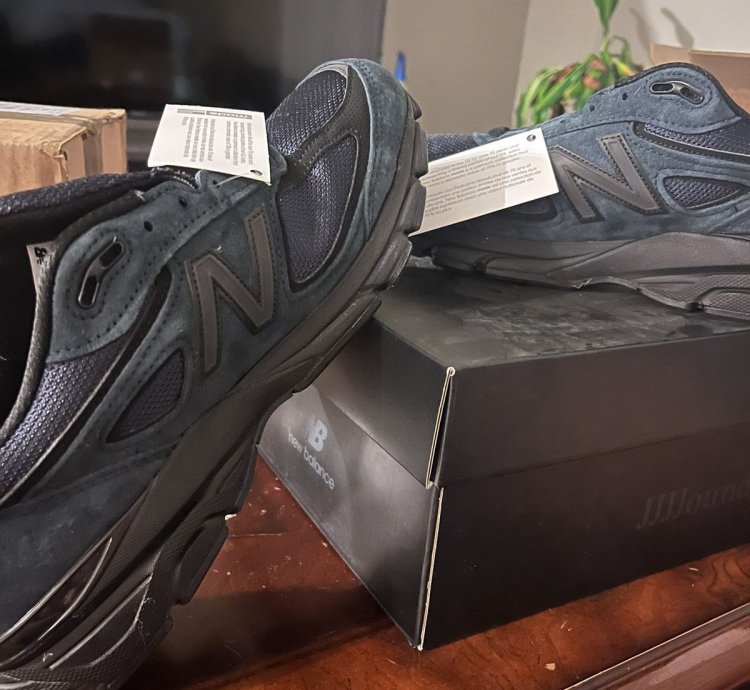 Navy Jjjjound New Balance 990v4 sz 10 5
