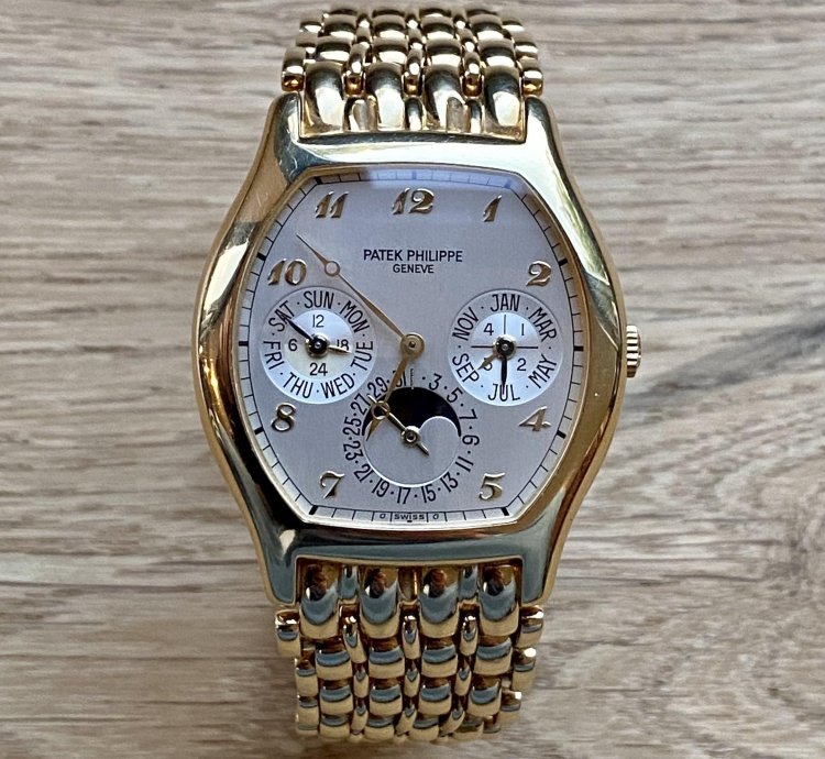 Patek Philippe Perpetual Calendar Ref 5040j