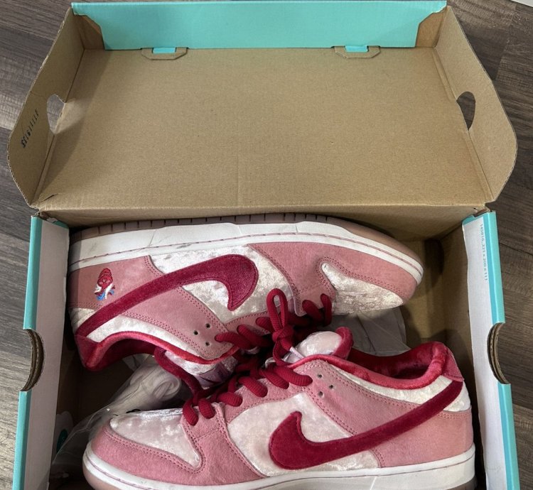 Nike Sb Dunk Low Pro Strangelove