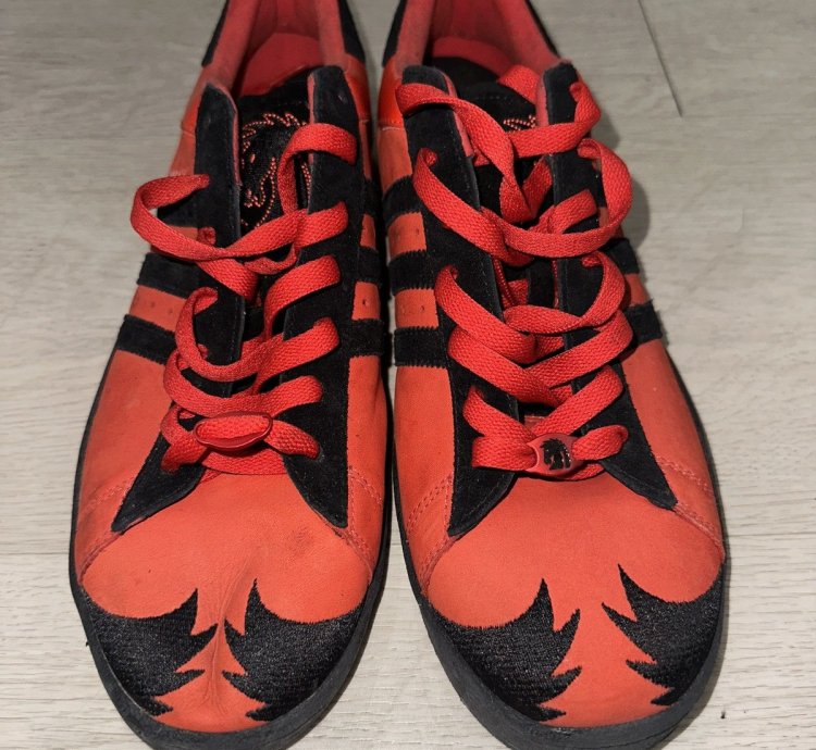 Adidas Dark Horse Comics Adicolor Century R3 Sneakers