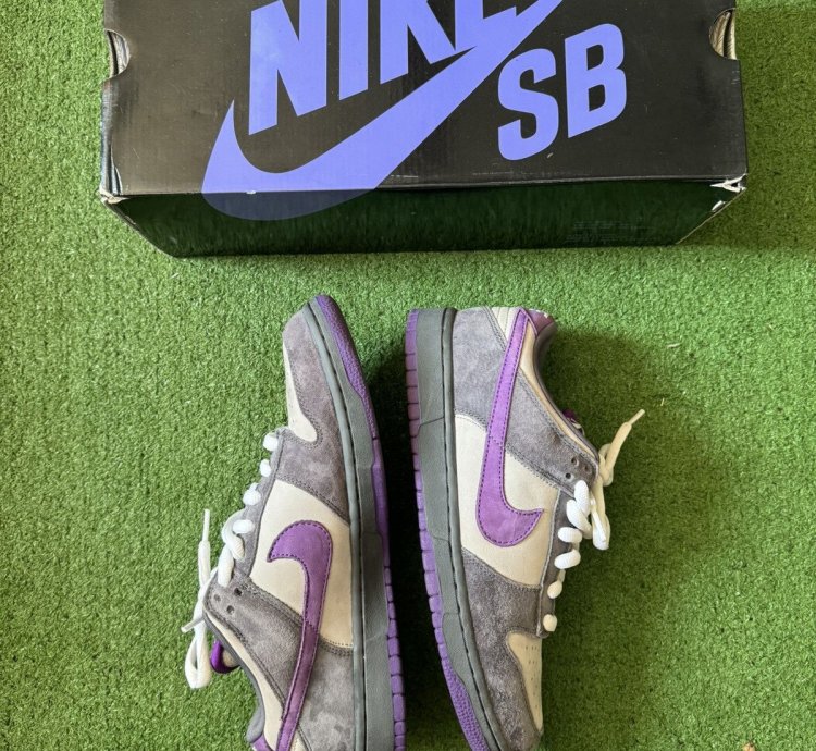 Nike Sb Dunk Low Purple Pigeons Size 9