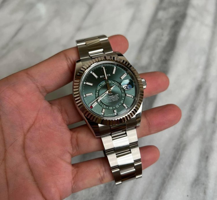 Rolex Sky-dweller Stainless Oyster Green Bnib 2025