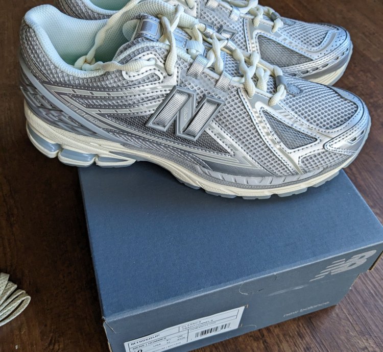New Balance 1906r Up There