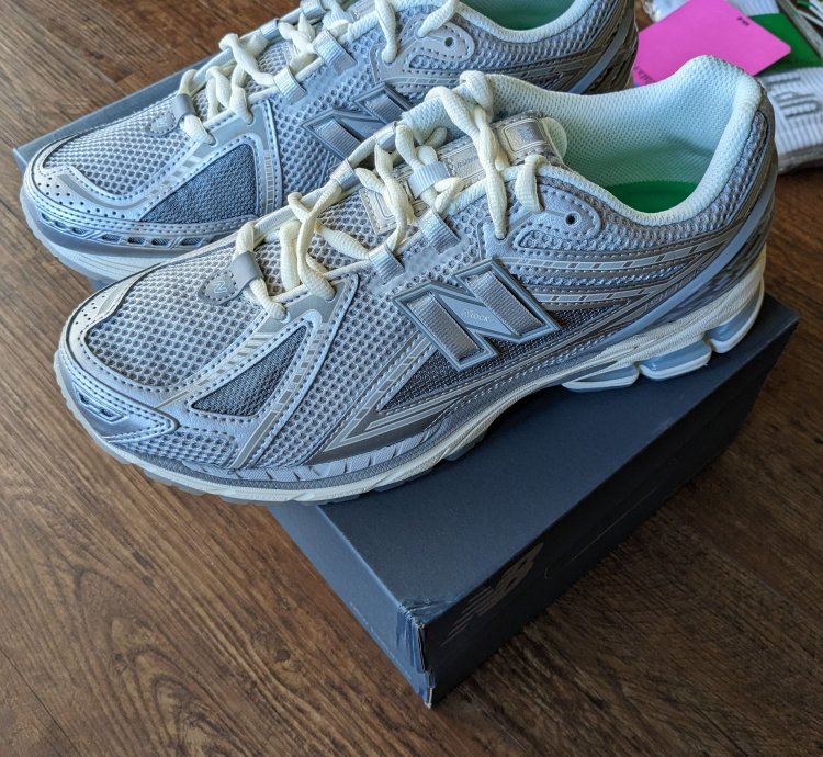 New Balance 1906r Up There