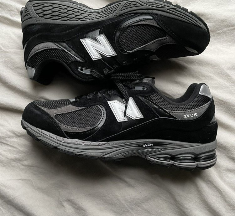 New Balance 2002r