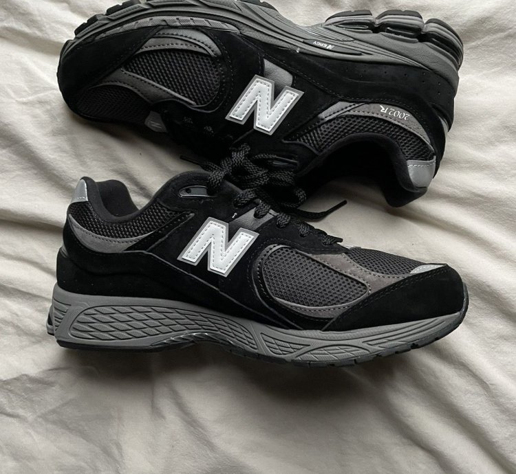 New Balance 2002r