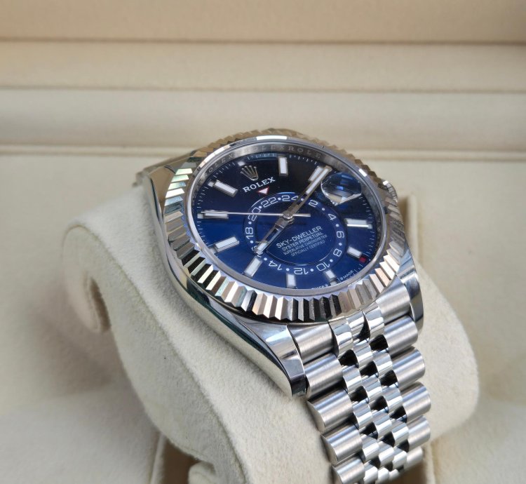 Rolex Sky-dweller Steel Blue Dial Jubliee