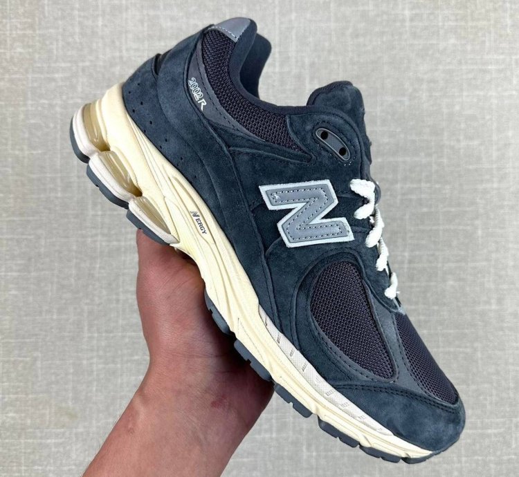 New Balance 2002r Black Phantom