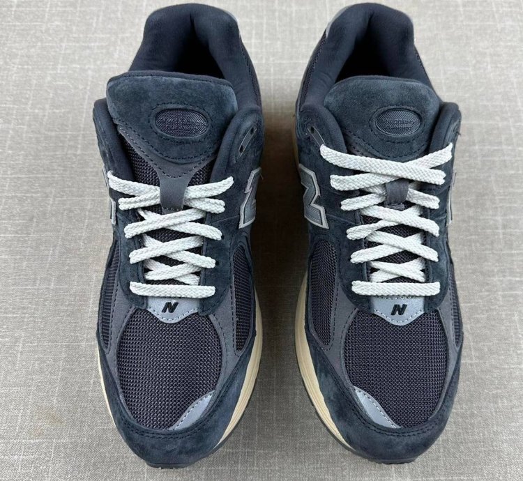 New Balance 2002r Black Phantom