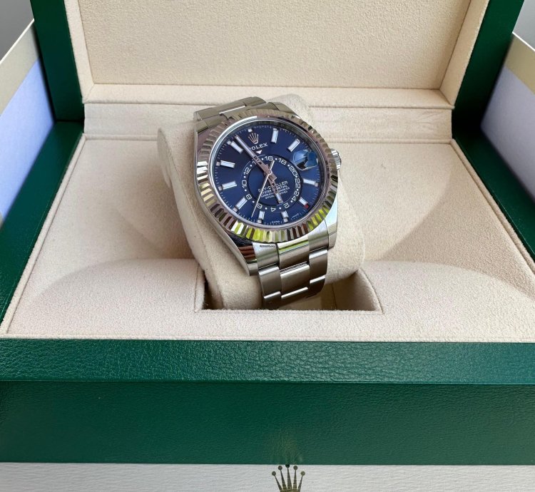 Rolex Sky-dweller Steel Sky-dweller Blue Dial 2023 Unworn Box Papers 326934