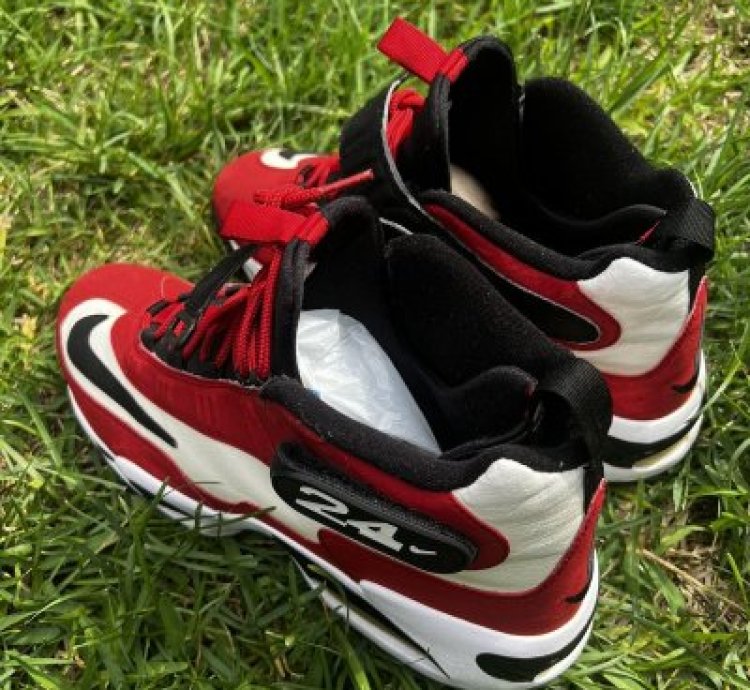 Clean Nike Air Max Griffey Size 12 Cincinnati Reds 2011