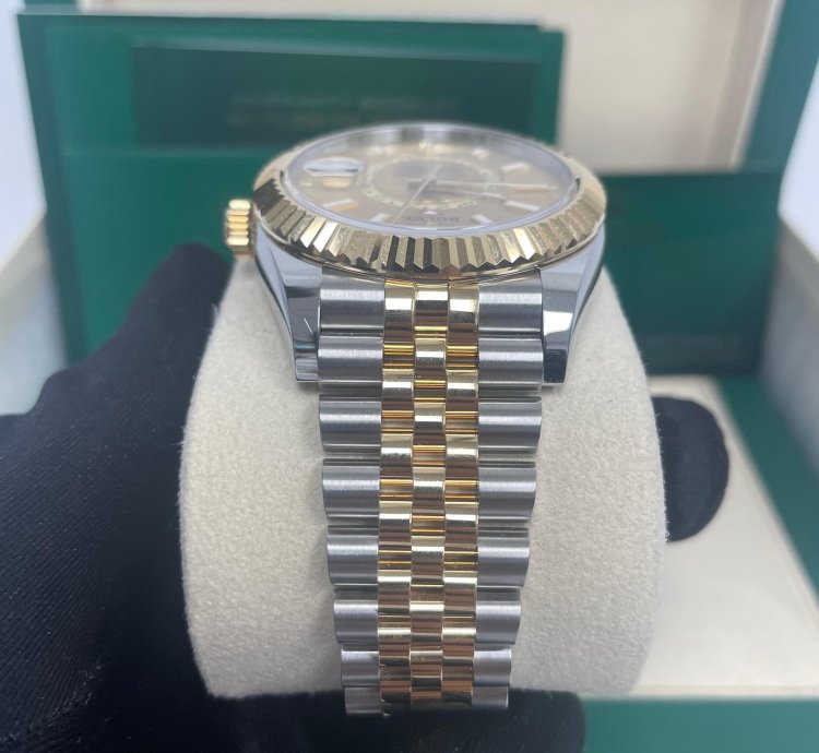 Rolex Sky-dweller Two-tone Stainless Steel - Yellow Gold Champagne Index Dial Jubilee 326933