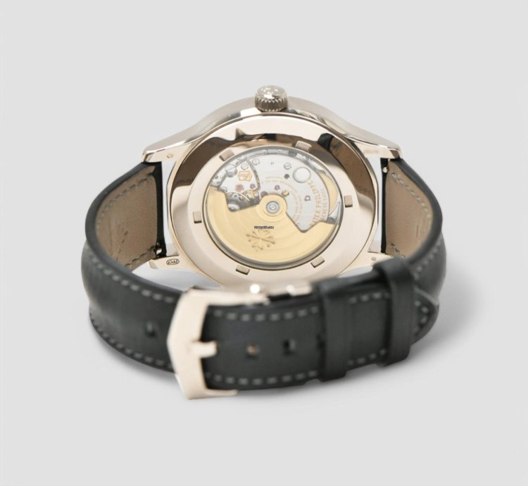 Patek Philippe Travel Time 5524g Pilot Travel Time White Gold 42mm