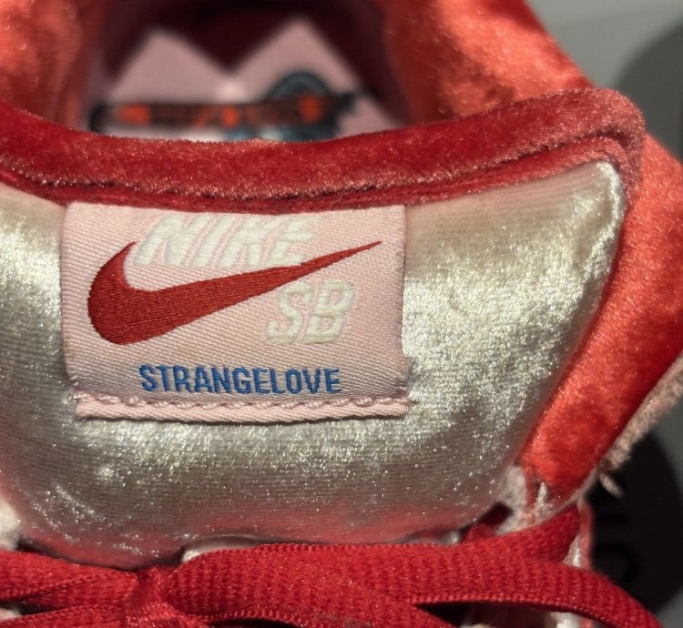 Nike Sb Dunk Low Strangelove