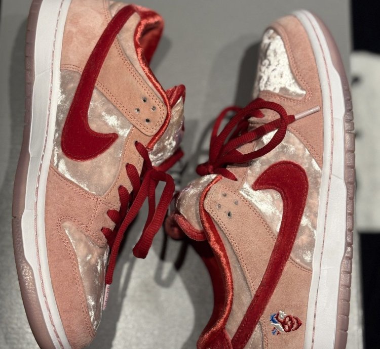 Nike Sb Dunk Low Strangelove