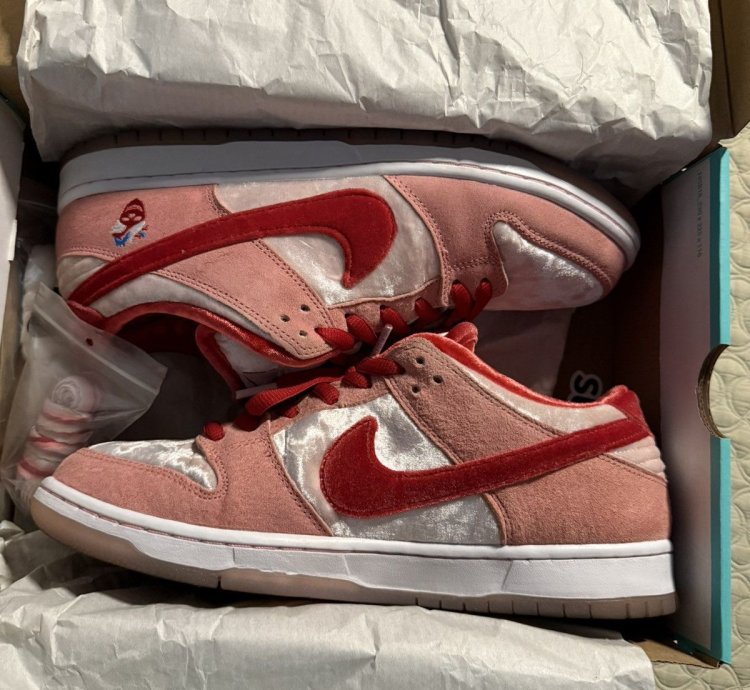 Nike Sb Dunk Low Strangelove Skateboards