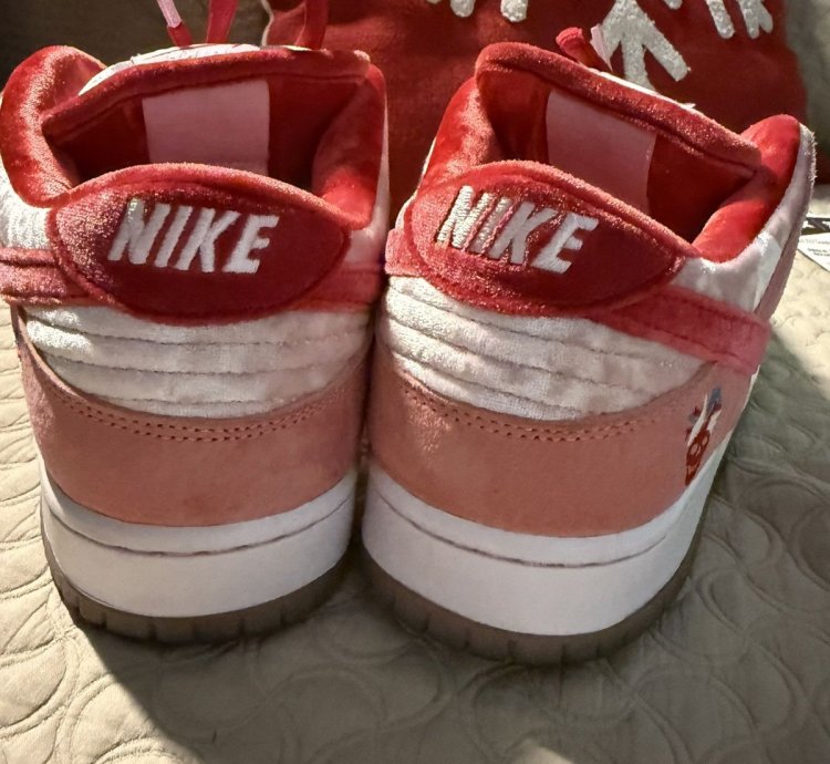 Nike Sb Dunk Low Strangelove Skateboards