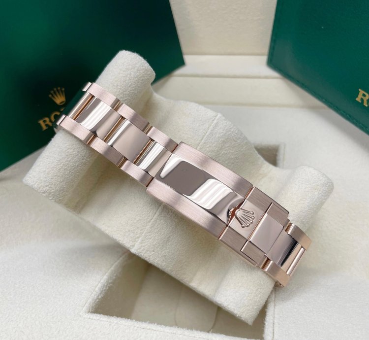 Rolex Daytona Unworn Complete Set Daytona 116505 Chocolate Index Dial Rose Gold Oyster Bracelet 40mm