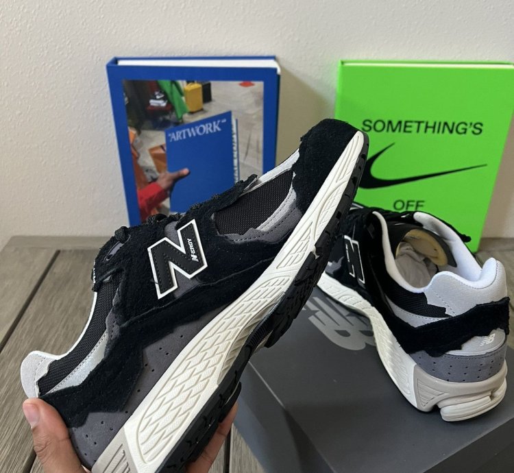 New Balance 2002r Protection Pack Black