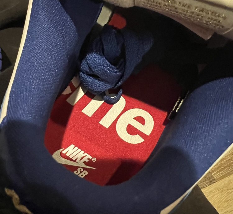 Nike Sb Dunk Low Supreme Stars Hyper Royal