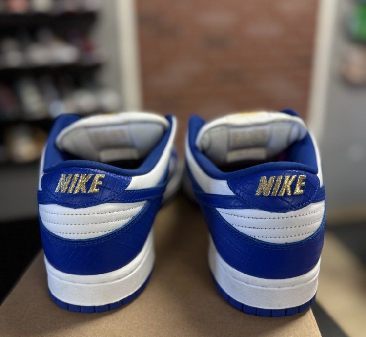 Nike Sb Dunk Low Supreme Stars Hyper Royal Blue Size 12