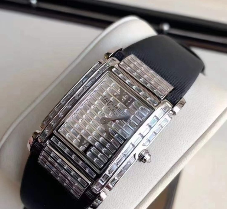 Patek Philippe White Gold Diamond Quartz Watch 25x30mm 4911g-001
