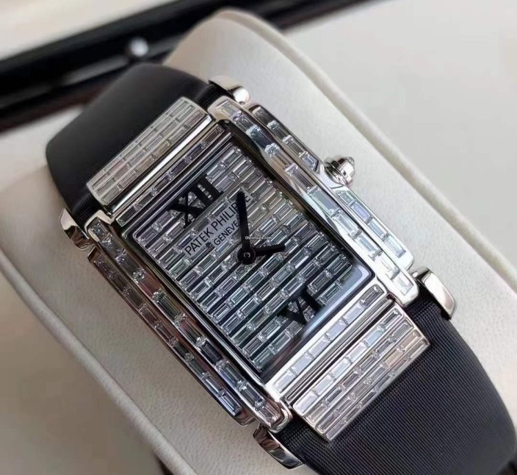 Patek Philippe White Gold Diamond Quartz Watch 25x30mm 4911g-001