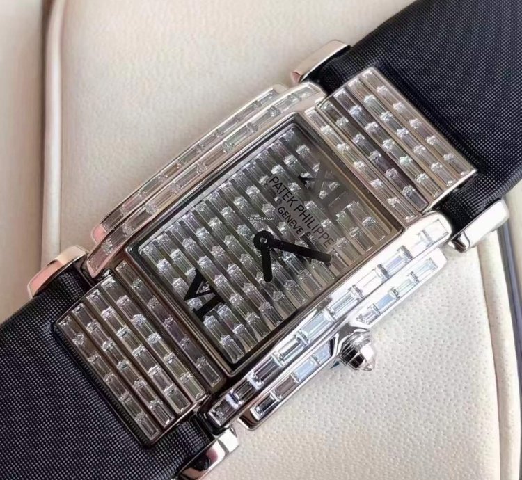 Patek Philippe White Gold Diamond Quartz Watch 25x30mm 4911g-001