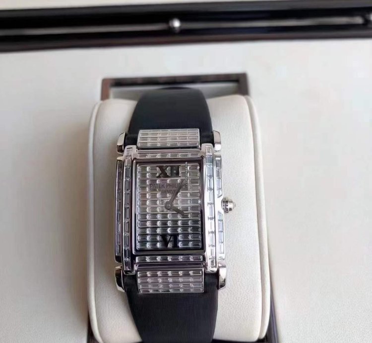 Patek Philippe White Gold Diamond Quartz Watch 25x30mm 4911g-001