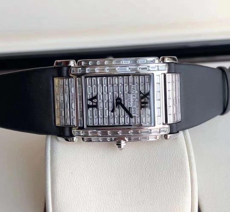 Patek Philippe White Gold Diamond Quartz Watch 25x30mm 4911g-001