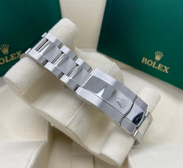 Rolex Sky-dweller Unworn 326934 Sky-dweller White Dial Stainless Steel 42mm Oyster Bracelet