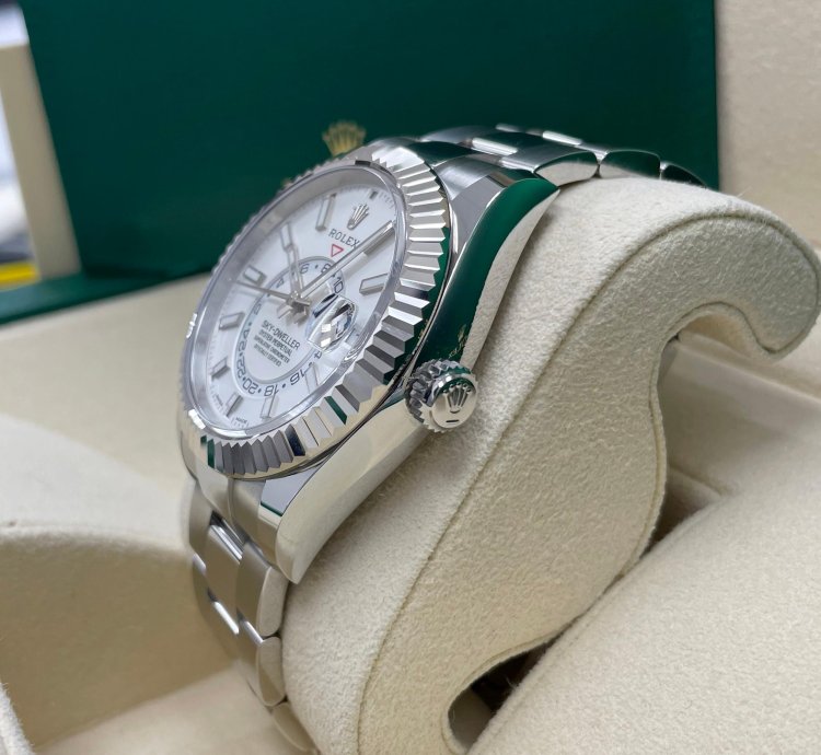 Rolex Sky-dweller Unworn 326934 Sky-dweller White Dial Stainless Steel 42mm Oyster Bracelet