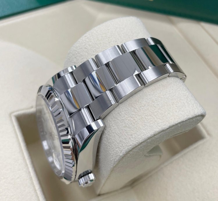 Rolex Sky-dweller Unworn 326934 Sky-dweller White Dial Stainless Steel 42mm Oyster Bracelet