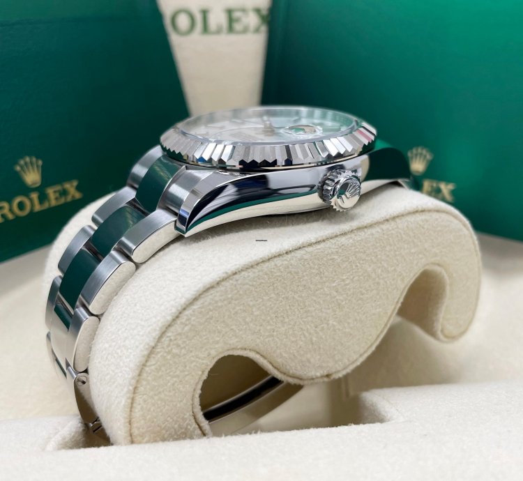 Rolex Sky-dweller Unworn 326934 Sky-dweller White Dial Stainless Steel 42mm Oyster Bracelet