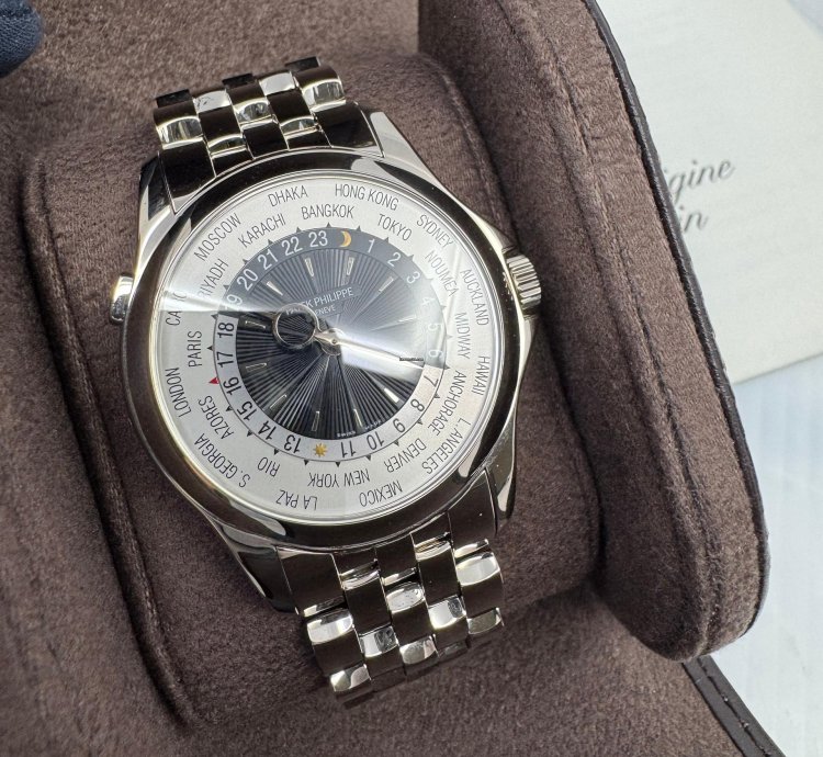 Patek Philippe World Time 2017 Mint Papers 18k White Gold On Bracelet World Time 5130g-011