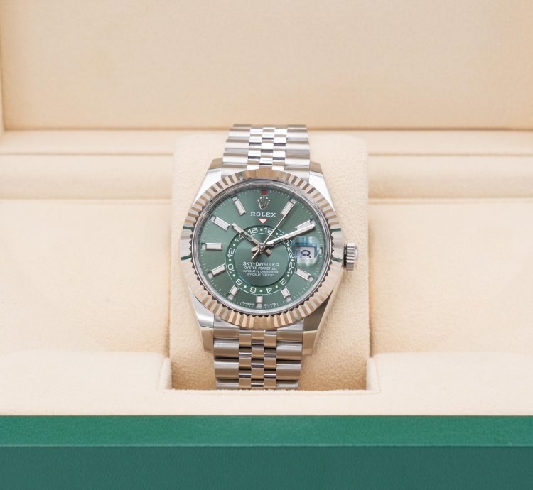 Rolex Sky-dweller Unworn Rolex Skydweller 42mm 336934-0002 Green On Jubilee 2025