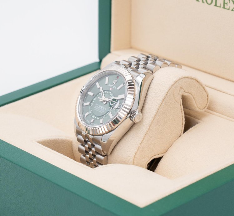 Rolex Sky-dweller Unworn Rolex Skydweller 42mm 336934-0002 Green On Jubilee 2025