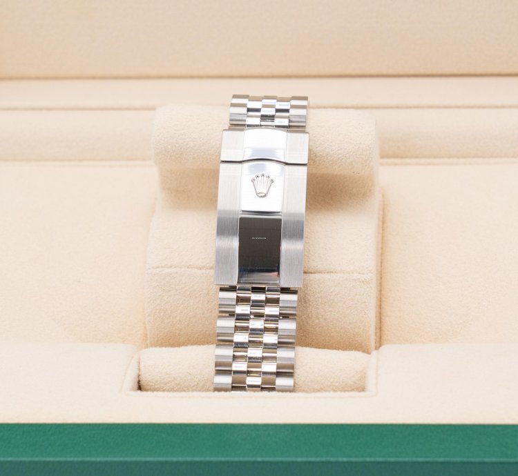 Rolex Sky-dweller Unworn Rolex Skydweller 42mm 336934-0002 Green On Jubilee 2025